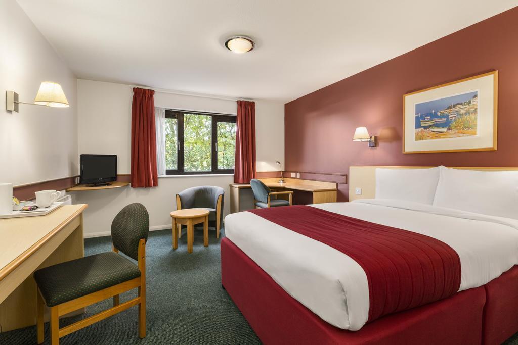 Отель Ramada Bristol West 4*