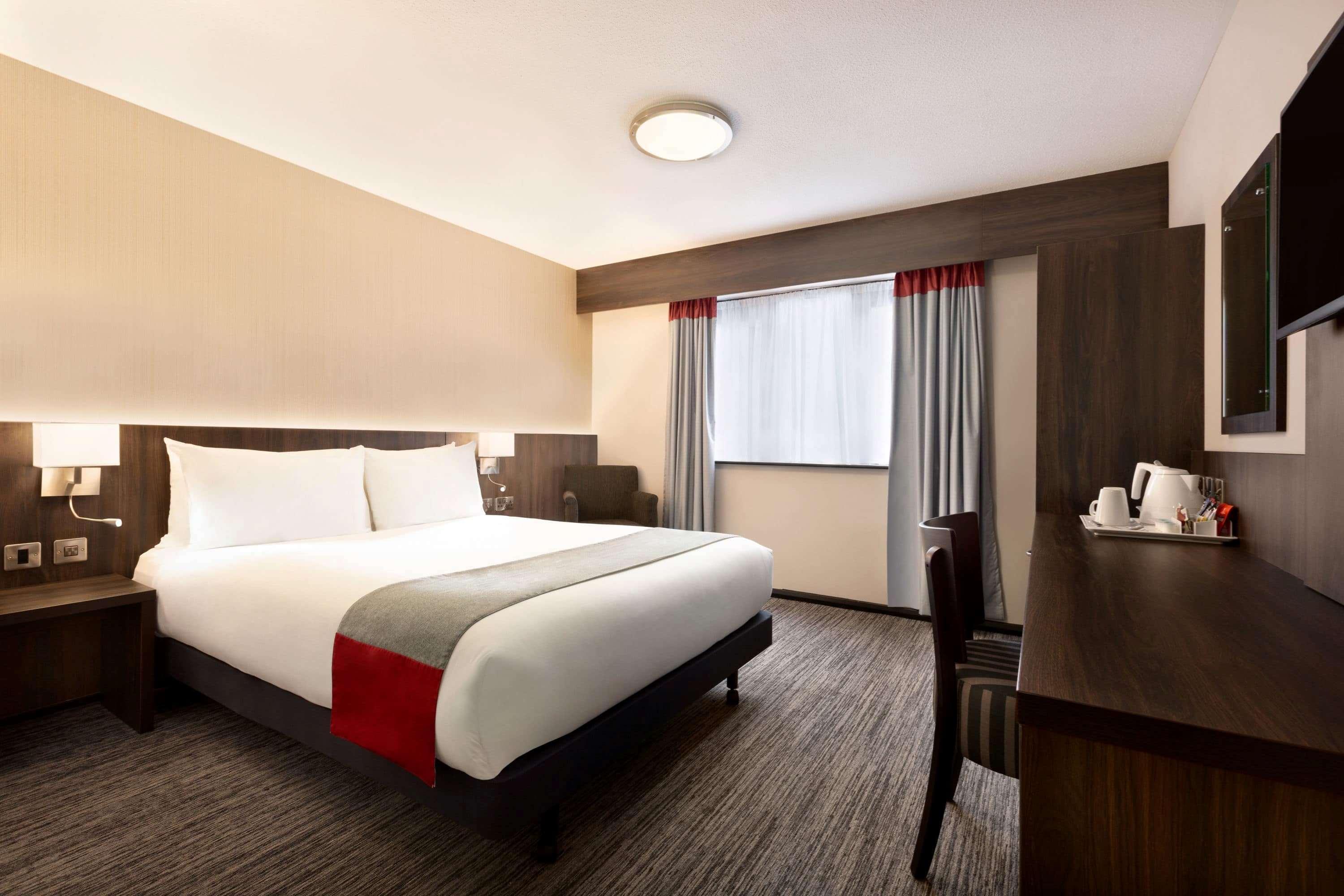 Отель Ramada Bristol West 4*