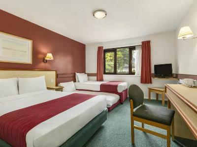 Ramada Bristol West Отель Easton in Gordano